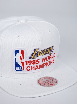 Mitchell and Ness Lakers 85 champs snapback White