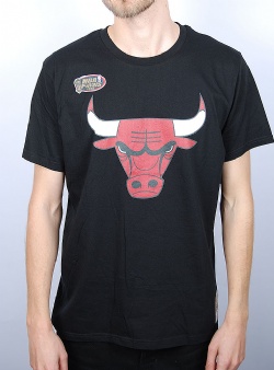 Mitchell and Ness Bulls team logo tee Black