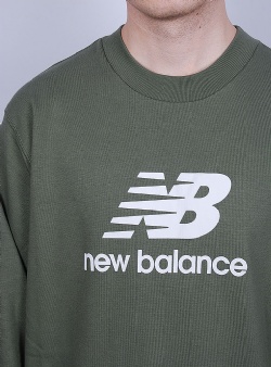 New Balance Essentials stacked logo crew Deep olive green