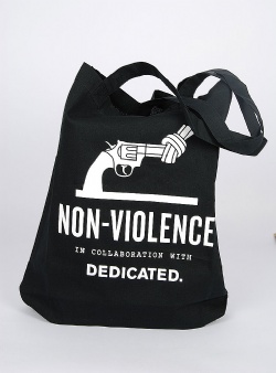 Dedicated x Non Violence Torekov the knotted gun Black