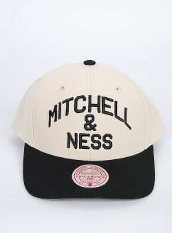 Mitchell and Ness Athletic arc pro snapback Off white