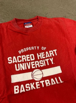 Sportif Vintage Sacred Heart University Basketball tee M, Red