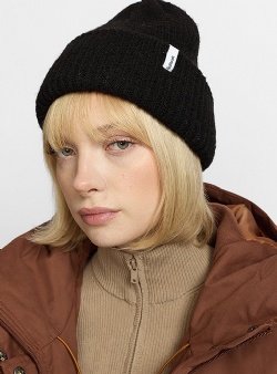 Selfhood Fluffy beanie Black
