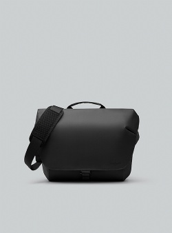 Gaston Luga Lightweight duoseal messenger 14 tum Black