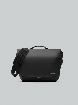 Gaston Luga Lightweight duoseal messenger 14 tum Black